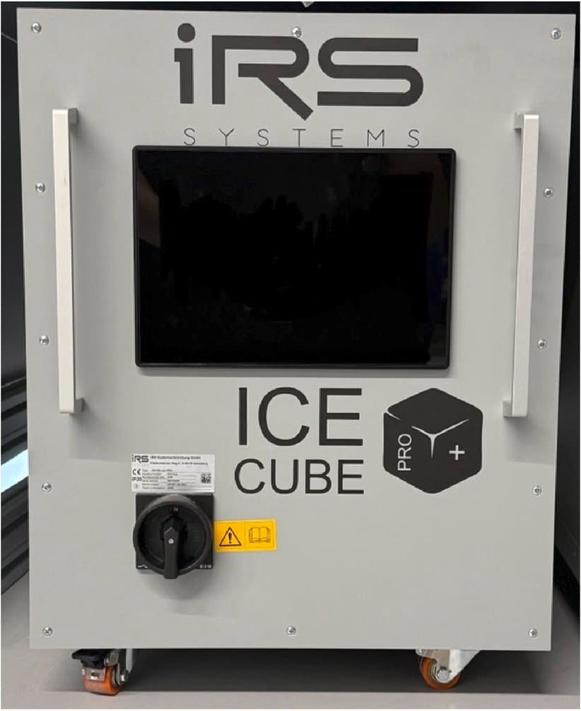 IRS ICEcube PRO+, Vorderseite mit Touchdisplay und Hauptschalter