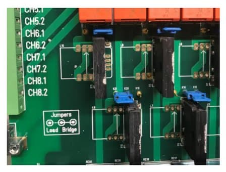 Blue channel jumpers on the pcb with the printed jumper schematic Load / Bridge