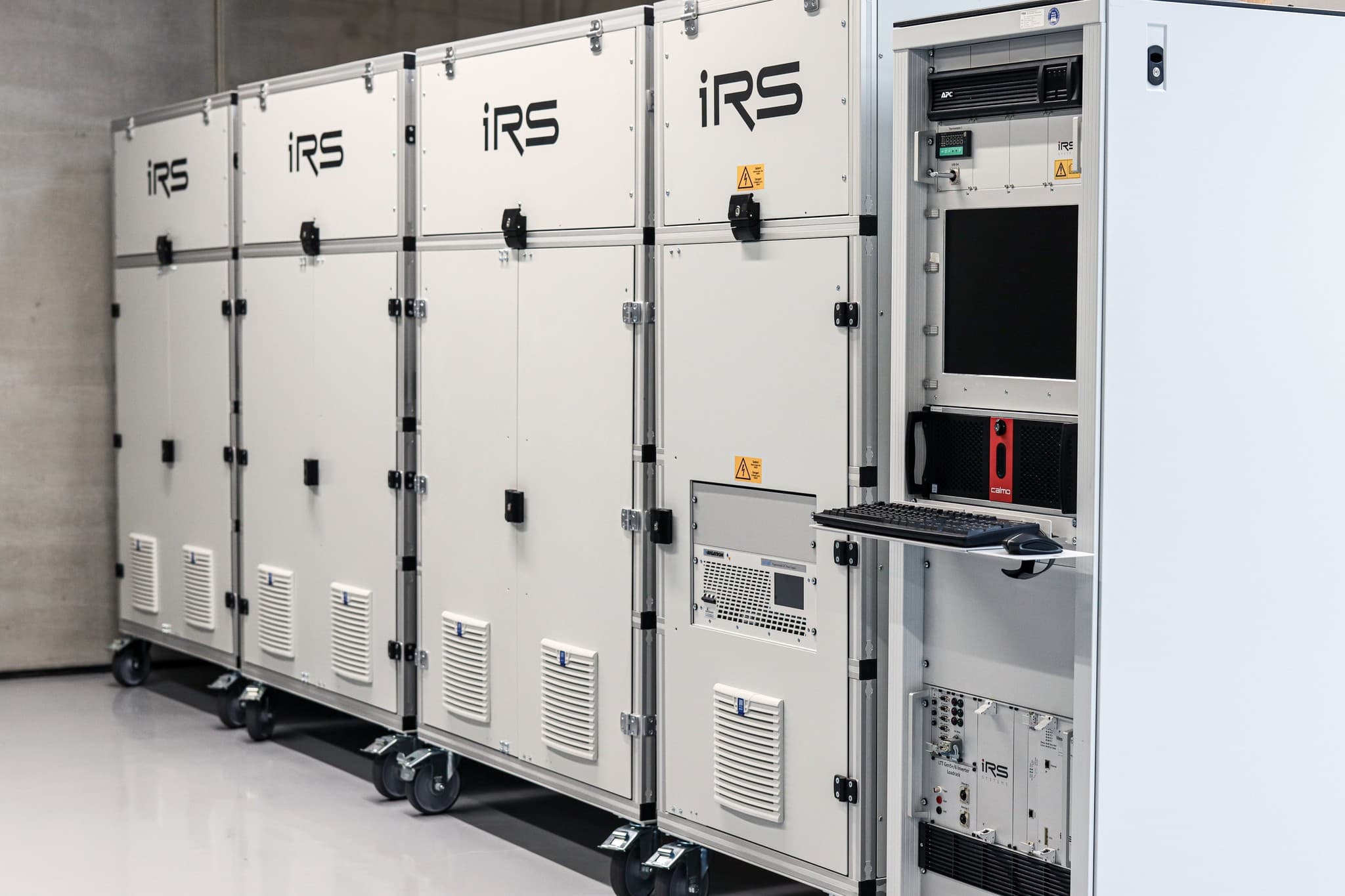 Testschränke in der Fertigung von IRS