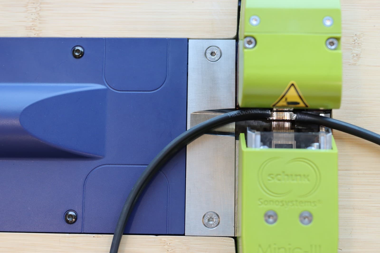 Schunk-Ultraschallschweißkopf mit eingelegter Leitung